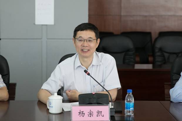 http://news.chubantoutiao.cn/__local/D/5E/3B/E3E423725B8D8368B7457E62176_7DF852E0_24029.jpg